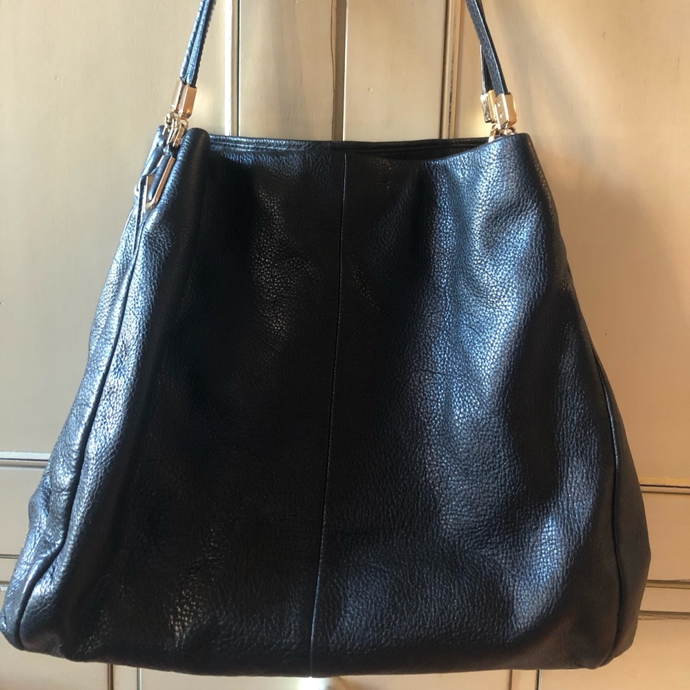 Coach black leather shoulder bag